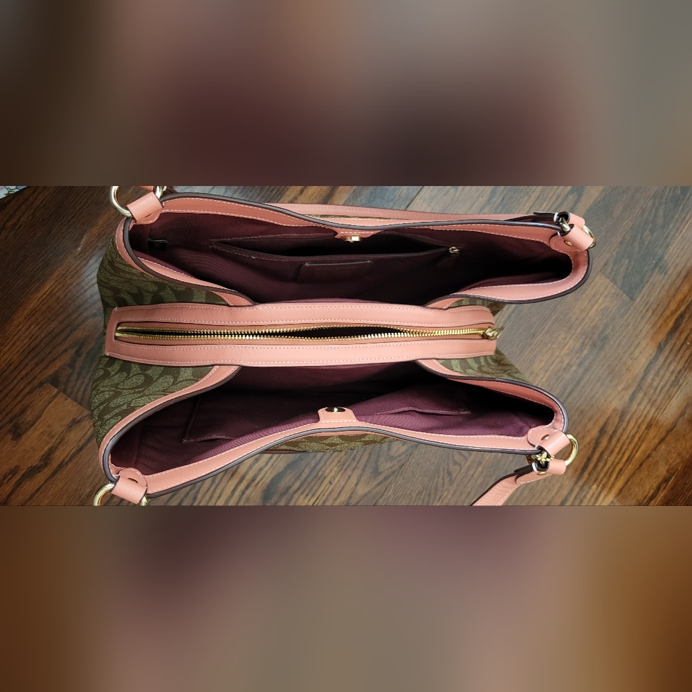 Coach Dark Brown Shoulder Bag with Gold Hardware - Picture 2 of 7